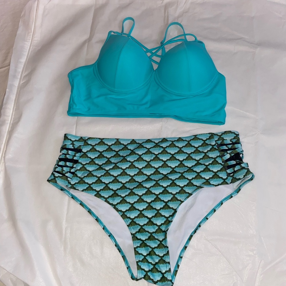Dressfo XL bikini bathing suit, teal and green, excellent condition